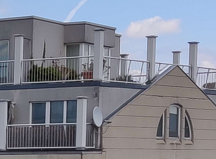 Im 48-Megapixel-Modus sind die Bilder des Nord sch&auml;rfer, wie diese Ausschnittsvergr&ouml;&szlig;erung zeigt. (Bild: Tobias K&ouml;ltzsch/Golem.de)